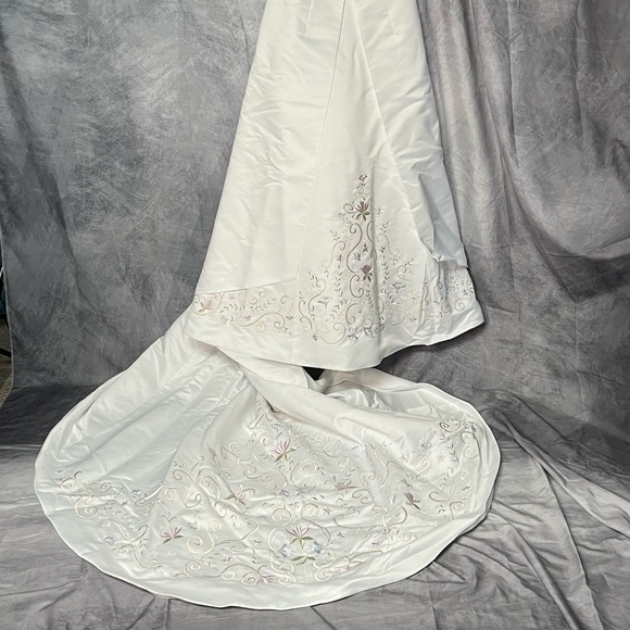 Michelangelo Strapless Wedding Ball Gown with Pastel Embroidery S8417 - sz 14 - Picture 9 of 12